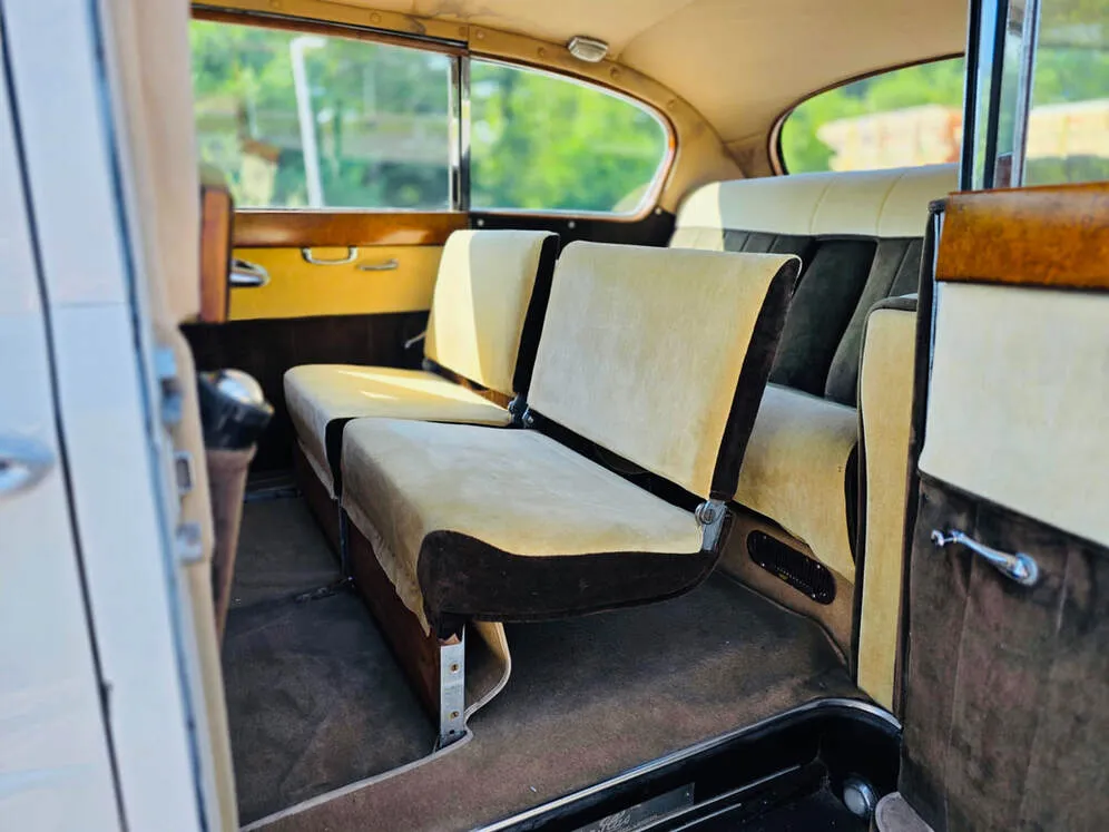 1962 Rolls-Royce Austin Princess Stretch Limousine cabin (8) 1962 Rolls-Royce Austin Princess Stretch Limousine cabin (8)