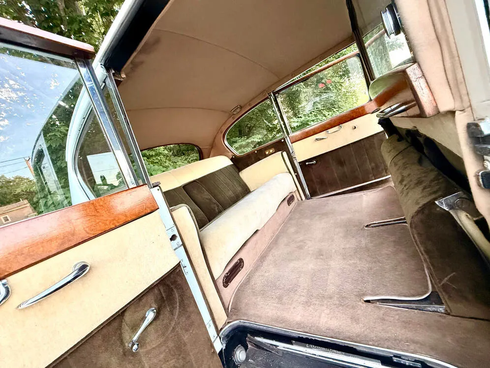1962 Rolls-Royce Austin Princess Stretch Limousine cabin (6) 1962 Rolls-Royce Austin Princess Stretch Limousine cabin (6)