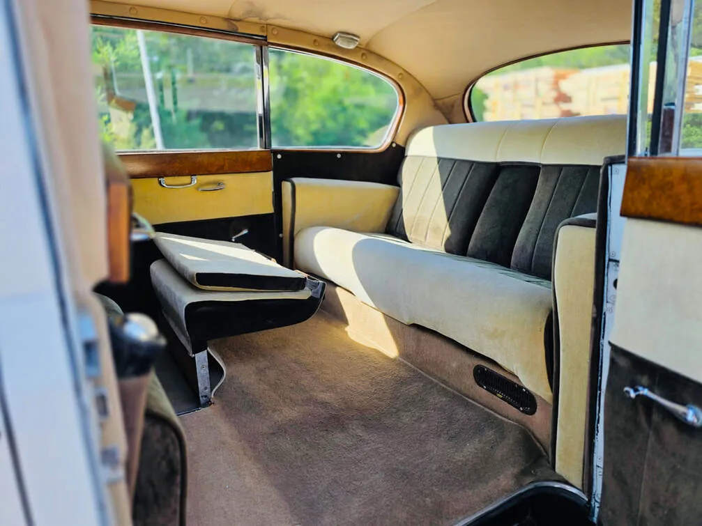 1962 Rolls-Royce Austin Princess Stretch Limousine cabin (7) 1962 Rolls-Royce Austin Princess Stretch Limousine cabin (7)